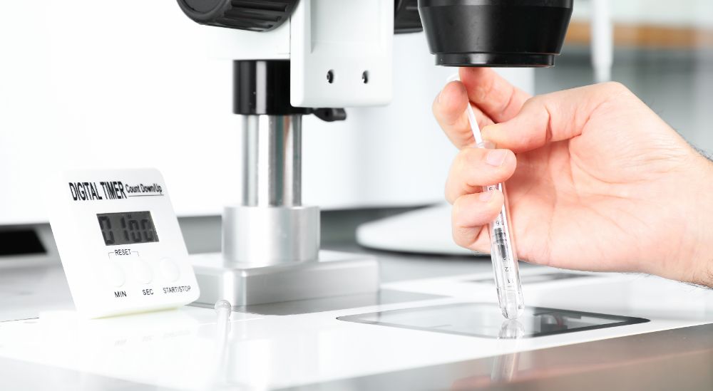  Azoury IVF Lebanon Clinic andrologist preparing sperm for IUI
